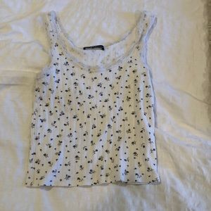 Brandy Melville tank! 🤍💕